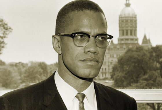 Conheça um pouco da história de Malcolm X, personagem desta aula histórica e transformadora
